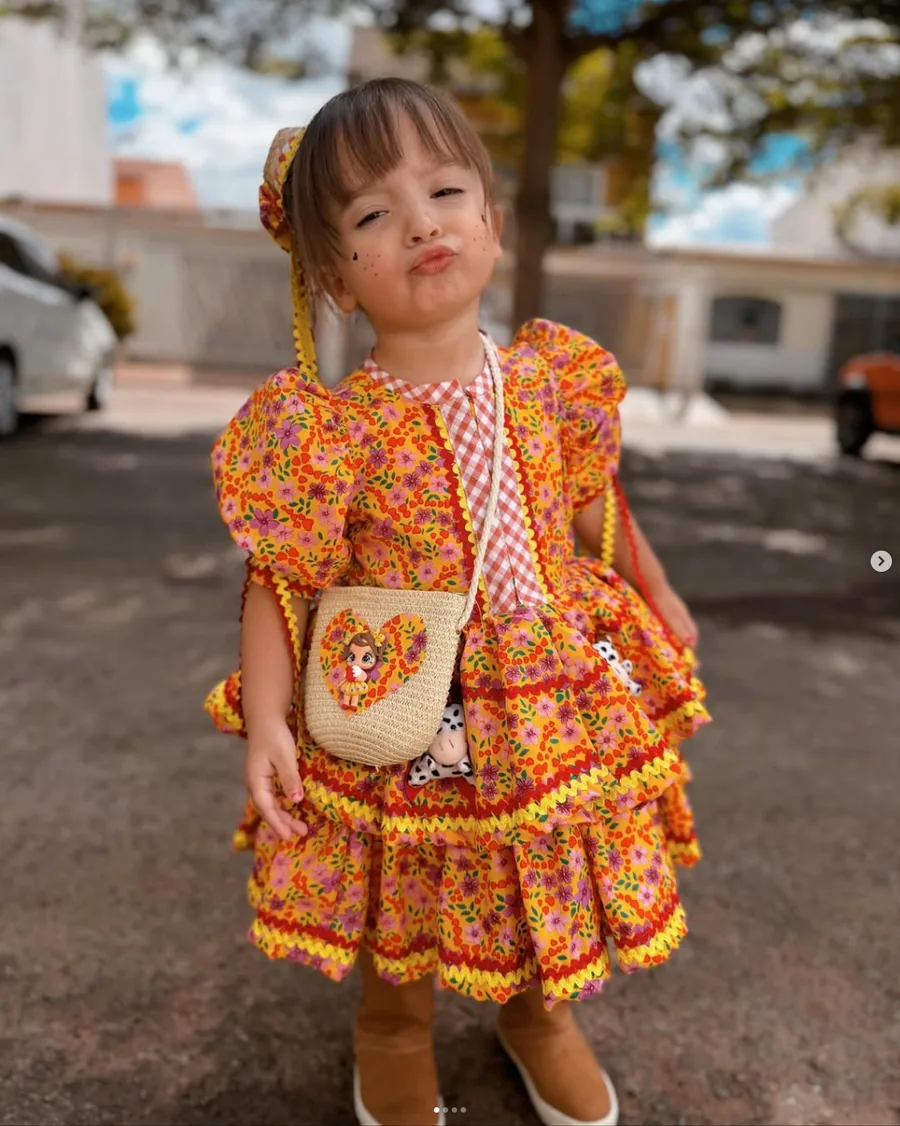 Fantasia infantil junina floral feita sob medida